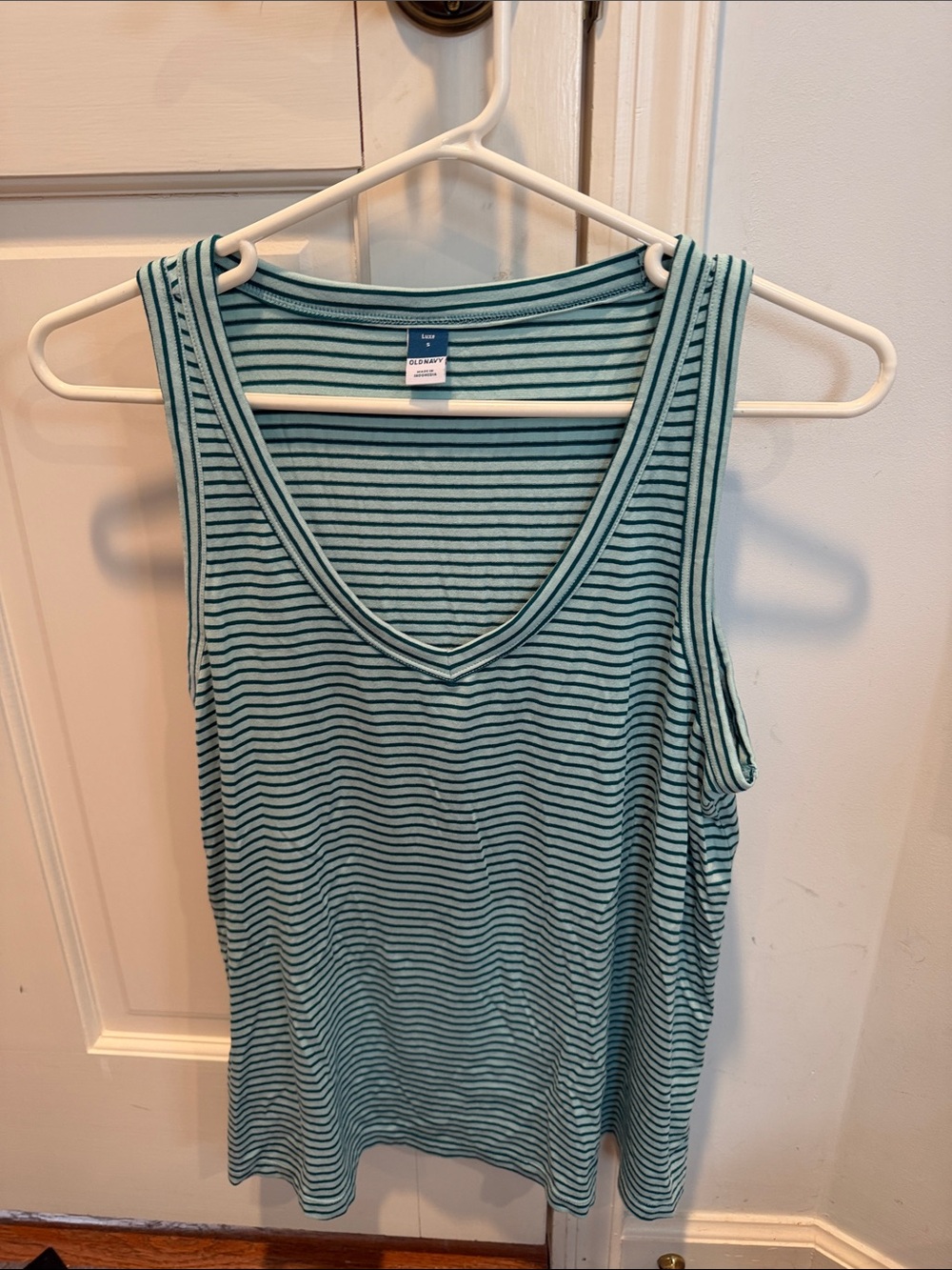 Old Navy Women's Mint Green Striped V-Neck Tank, size small.